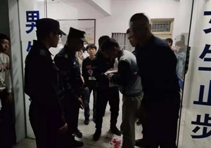 一路狂奔 ---只為救治受傷學(xué)生