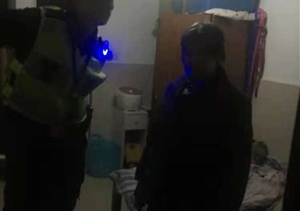 七旬老人深夜迷路，熱心特保護(hù)送回家 --五常輔警項(xiàng)目將迷路老人送