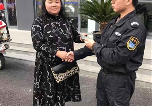 拾金不昧樹(shù)新風(fēng)系列報(bào)道 --臨港指揮中心項(xiàng)目隊(duì)員拾到手機(jī)交還給失