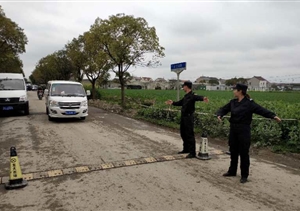 花卉市場(chǎng)大搬遷  忙而不亂序井然 --惠南輔警項(xiàng)目保障龍大花卉市場(chǎng)