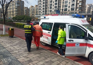 老人昏倒在地，扶還是不扶？民泰保安給出溫暖堅(jiān)定的答案 ——浙江