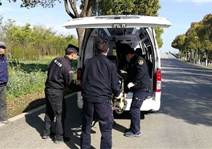 執(zhí)勤途中遇見車禍  義不容辭出手相助 ——宗保公司駐金山衛(wèi)市容項(xiàng)