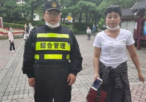 拾金不昧樹新風(fēng)系列 高橋市容項(xiàng)目隊(duì)員撿到皮包歸還失主