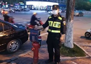 拾金不昧樹新風系列 ——民泰公司駐星橋市容項目隊員撿到書包