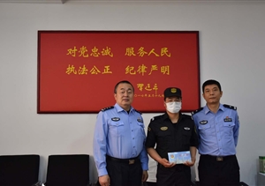 配合執(zhí)法遭襲受傷  領(lǐng)導(dǎo)贊揚慰問獎勵 ——宗保公司駐張江輔警項目