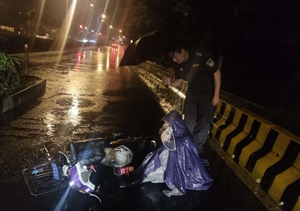 深夜里，暴雨中你的舉動令人稱贊 ——宗保公司駐周浦市容項目負責(zé)