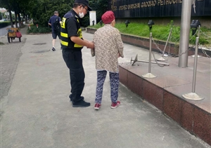 助人為樂(lè)展風(fēng)采系列——宗保公司駐高橋市容項(xiàng)目隊(duì)員幫助迷路老人